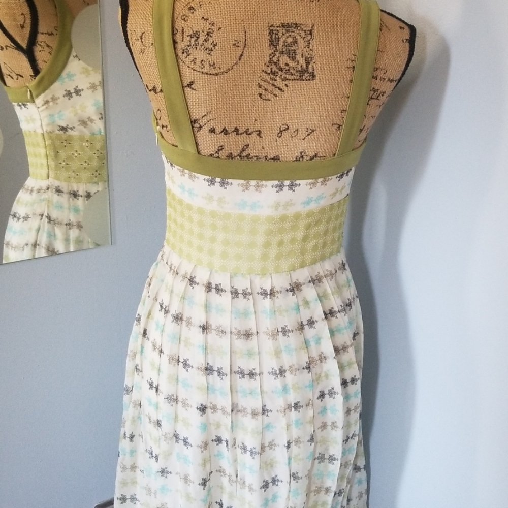 Dress - Picture 5 of 5